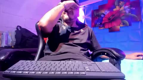 Snapshot of axell_cross2 chatting on 10.22.25 Axell Cross2 online show from 10.22.25