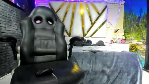 Snapshot of axell_cross2 chatting on 10.31.25 Axell Cross2 online show from 10.31.25