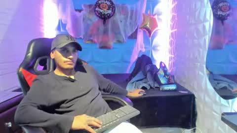 Snapshot of axell_cross2 chatting on 11.02.25 Axell Cross2 online show from 11.02.25