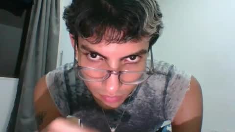 Axel  online show from 02.14.25