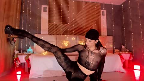 Snapshot of axellcollins chatting on 12.27.24 im your little femboy ALEX online show from 12.27.24