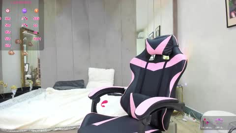 Snapshot of ayaye_ chatting on 11.03.25 SundyRose online show from 11.03.25