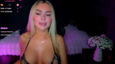 Snapshot of ayla_demir chatting on 06.11.26 Ayla Demir online show from 06.11.26