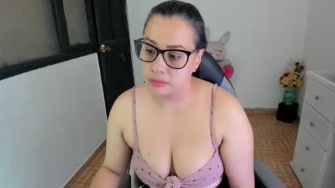 Snapshot of aylaislem chatting on 11.05.25 SandyMODELINDEPENDIENT online show from 11.05.25