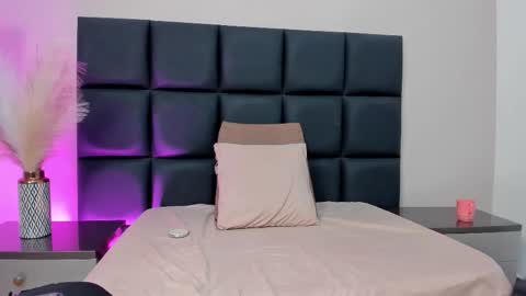 AylaStonne online show from 02.06.26