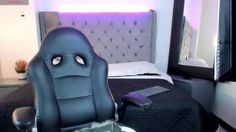 Ayliinn  online show from 02.22.25