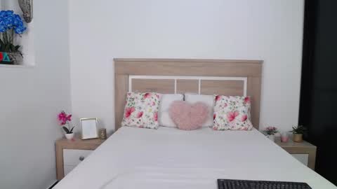 Snapshot of aylin_ross chatting on 11.17.25 Aylin Ross online show from 11.17.25