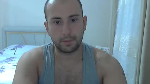 Snapshot of aymax95 chatting on 10.15.25 AYBOY online show from 10.15.25