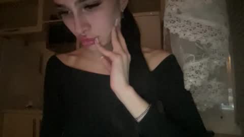 Snapshot of ayshekisskitty chatting on 11.23.25 ViktoranMary online show from 11.23.25