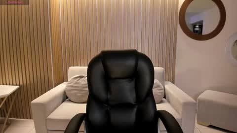 Ayshel online show from 10.25.25