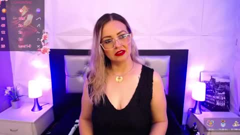 Snapshot of azaahara_ chatting on 06.11.26 Azahara online show from 06.11.26