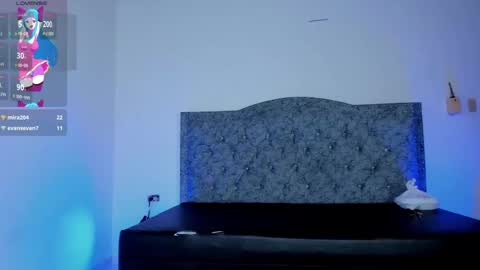 Snapshot of azahaara_ chatting on 12.23.24 azah online show from 12.23.24