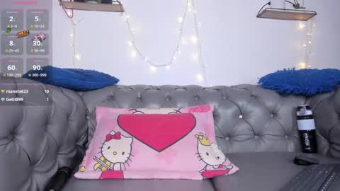 Snapshot of azahaara_ chatting on 02.20.25 azah online show from 02.20.25