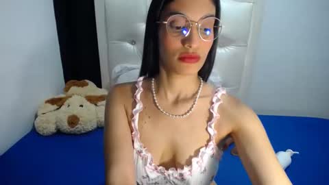 Snapshot of azahara_smith chatting on 10.11.25 Smith online show from 10.11.25