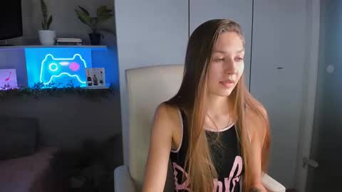 Snapshot of azeliaclark chatting on 01.11.25 Sofia online show from 01.11.25