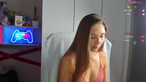 Snapshot of azeliaclark chatting on 11.04.25 Sofia online show from 11.04.25