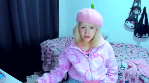 Azu Moure online show from 11.27.25