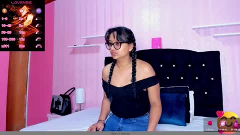 Snapshot of azul_moon chatting on 09.19.25 azul_moon online show from 09.19.25