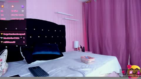 Snapshot of azul_moon chatting on 09.28.25 azul_moon online show from 09.28.25