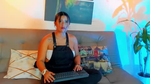 Snapshot of azuraby chatting on 02.04.25 Azuraby online show from 02.04.25