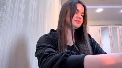 Snapshot of azzieyerbich chatting on 04.01.26 Elara online show from 04.01.26