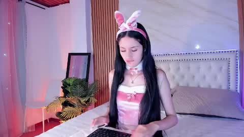 Snapshot of b_waynne chatting on 04.01.26 BARBIE online show from 04.01.26