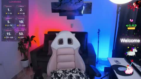 Snapshot of baaby_boyy chatting on 10.28.25 odeley online show from 10.28.25