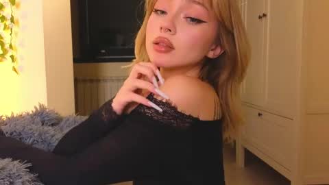 Snapshot of baby_adele chatting on 12.18.24 bb adele online show from 12.18.24