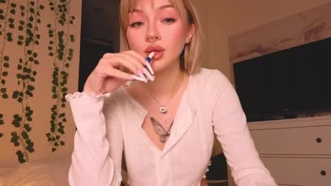 Snapshot of baby_adele chatting on 12.30.24 bb adele online show from 12.30.24