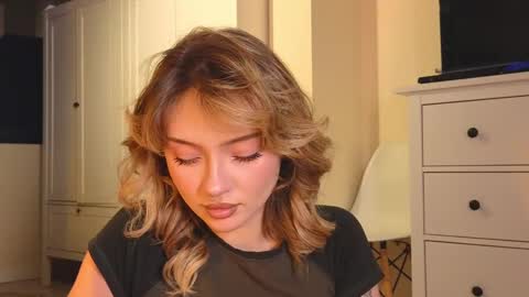 Snapshot of baby_adele chatting on 02.19.25 bb adele online show from 02.19.25