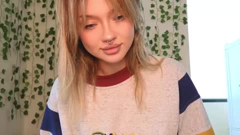 Snapshot of baby_adele chatting on 02.25.25 bb adele online show from 02.25.25