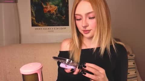 Snapshot of baby_adele chatting on 10.18.25 bb adele online show from 10.18.25