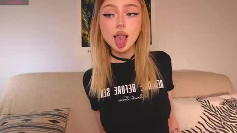 Snapshot of baby_adele chatting on 10.23.25 bb adele online show from 10.23.25