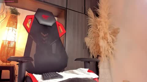 FOLLOW ME  online show from 11.11.25