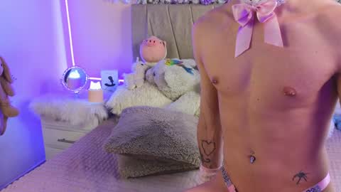 Snapshot of baby_xian chatting on 12.31.24 Dani online show from 12.31.24