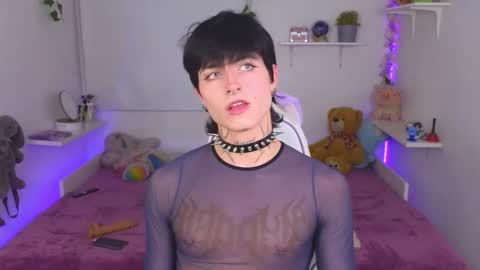 Snapshot of baby_xian chatting on 11.14.25 Dani online show from 11.14.25