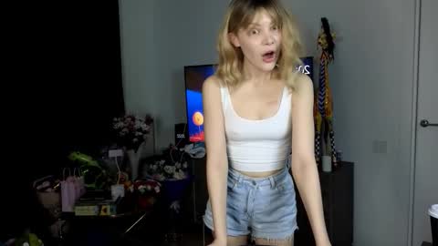 hiii honey im Diana 3 online show from 11.09.25