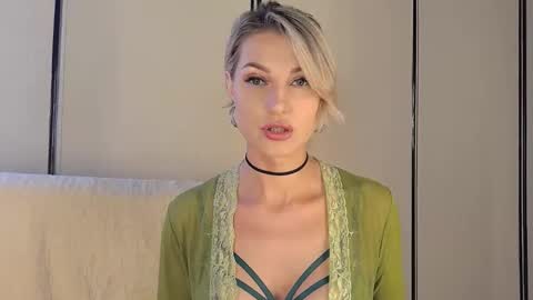 Snapshot of babydollysx chatting on 09.26.25 Kate online show from 09.26.25