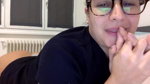 Snapshot of babyelodie12 chatting on 10.10.25 BabyElodie12 online show from 10.10.25