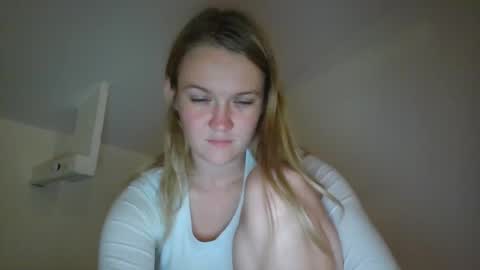 Snapshot of babykay03 chatting on 09.23.25 babykay03 online show from 09.23.25