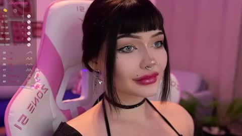 Snapshot of babyroxynill chatting on 06.17.26 Nika online show from 06.17.26