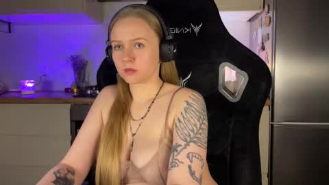 Snapshot of babyytonight chatting on 10.02.25 NEXT STREAM 1AM GMT3 Alice online show from 10.02.25