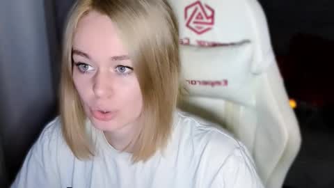 Snapshot of bad_girl009 chatting on 10.26.25 Lin online show from 10.26.25