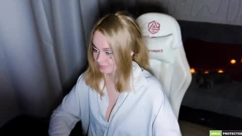 Snapshot of bad_girl009 chatting on 10.28.25 Lin online show from 10.28.25