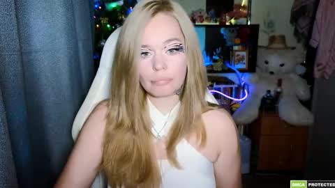 Snapshot of bad_girl009 chatting on 12.13.25 Lin online show from 12.13.25