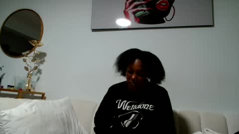 Snapshot of baddestslut001 chatting on 07.11.26 baddestslut001 online show from 07.11.26
