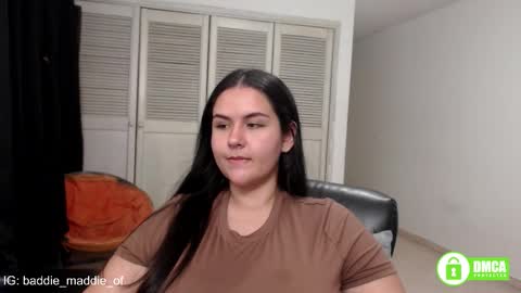 Snapshot of baddie_maddie_ chatting on 10.21.25 want custom text me through my snap 3 online show from 10.21.25