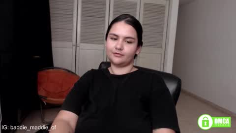 Snapshot of baddie_maddie_ chatting on 11.28.25 want custom text me through my snap 3 online show from 11.28.25