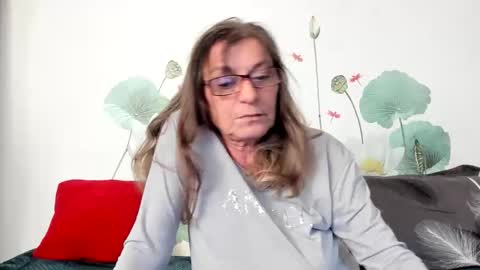 Snapshot of badgg chatting on 09.18.25 Gina online show from 09.18.25