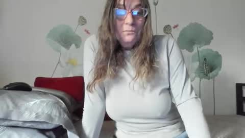 Snapshot of badgg chatting on 12.18.25 Gina online show from 12.18.25